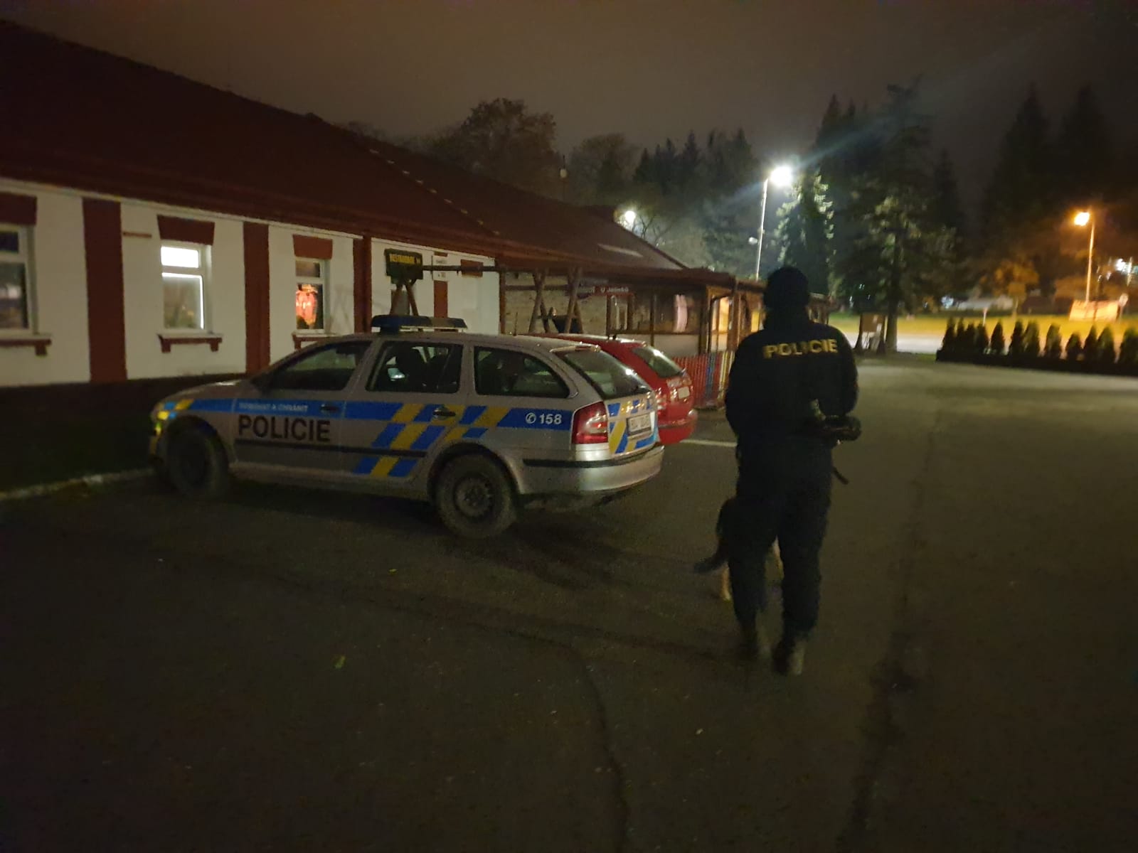 Policisté zkontrolovali ubytovny v Milovicích